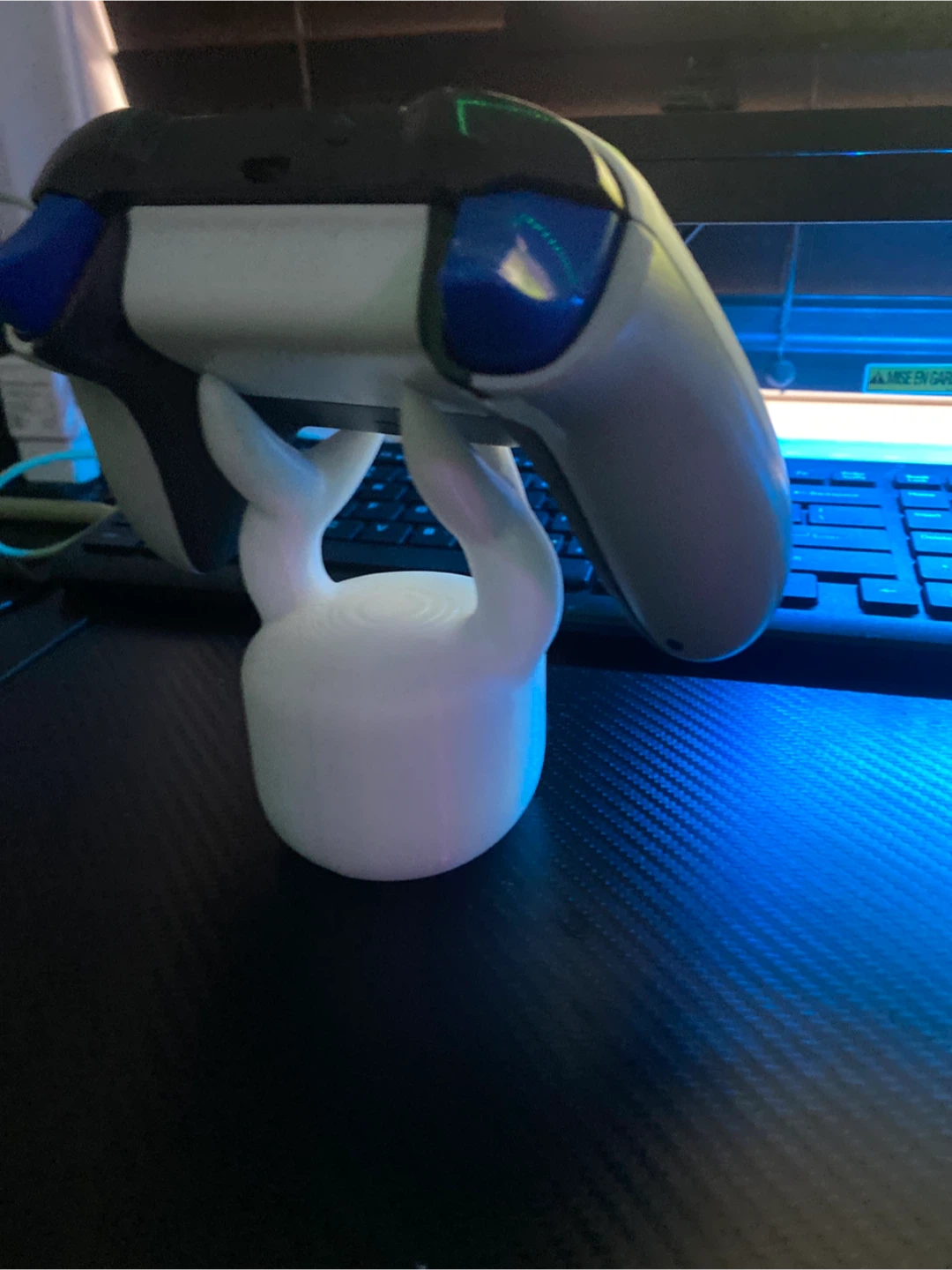 Controller and phone holding stand - photo 2