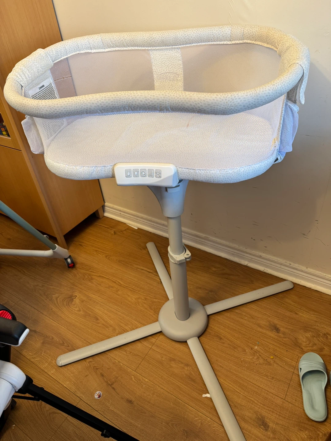 HALO BassiNest Swivel Sleeper Premiere Bassinet