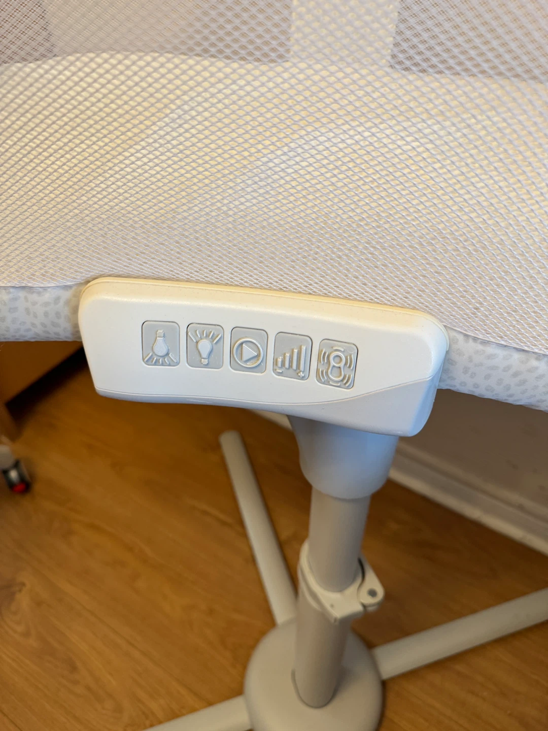 HALO BassiNest Swivel Sleeper Premiere Bassinet - photo 2