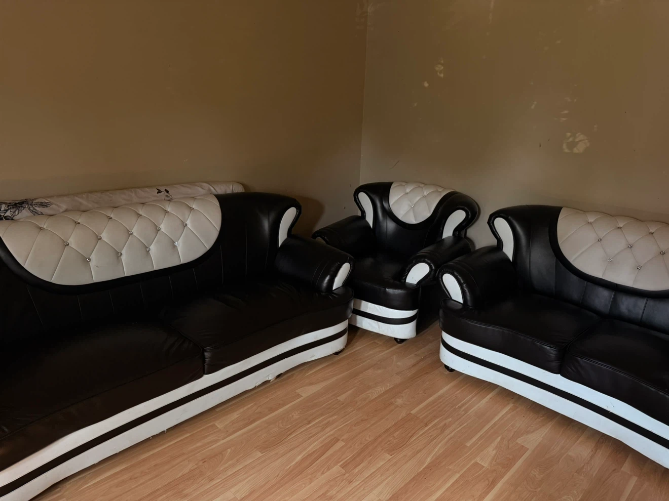 Black and White Tufted Sofa Set - photo 2
