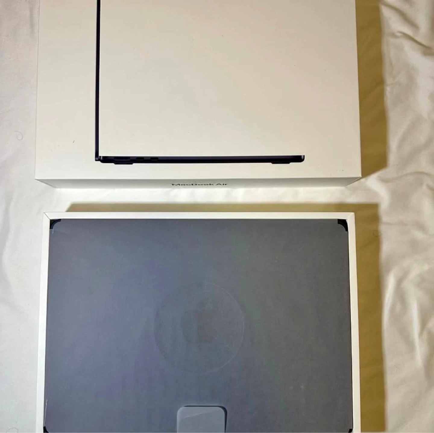 MacBook Air 2022 (M2) with Touch ID