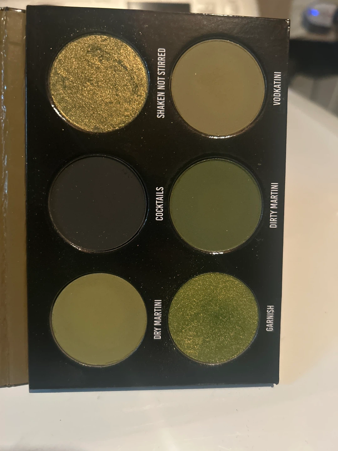 Give Me Glow Juicy Olive Pressed Pigment Palette - photo 3