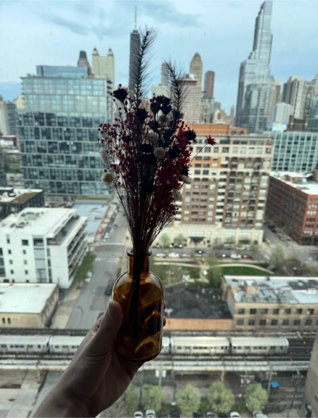 Dried Flower Arrangement in Amber Glass Vase - photo 3