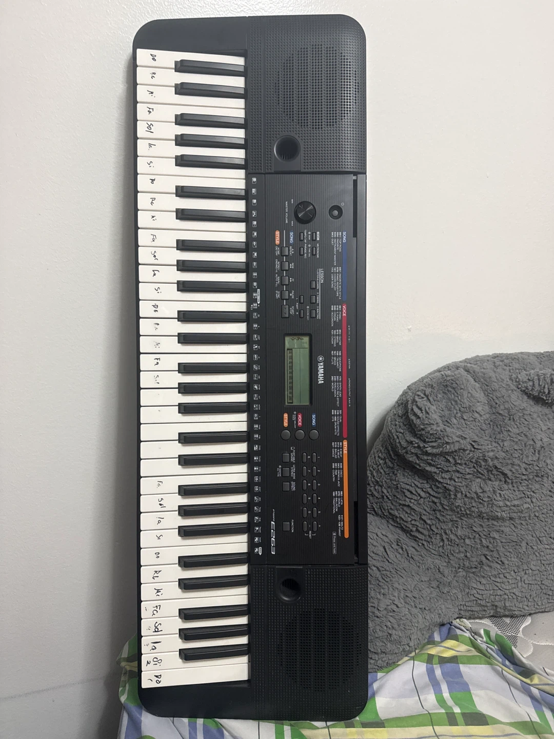 Yamaha E263 Keyboard