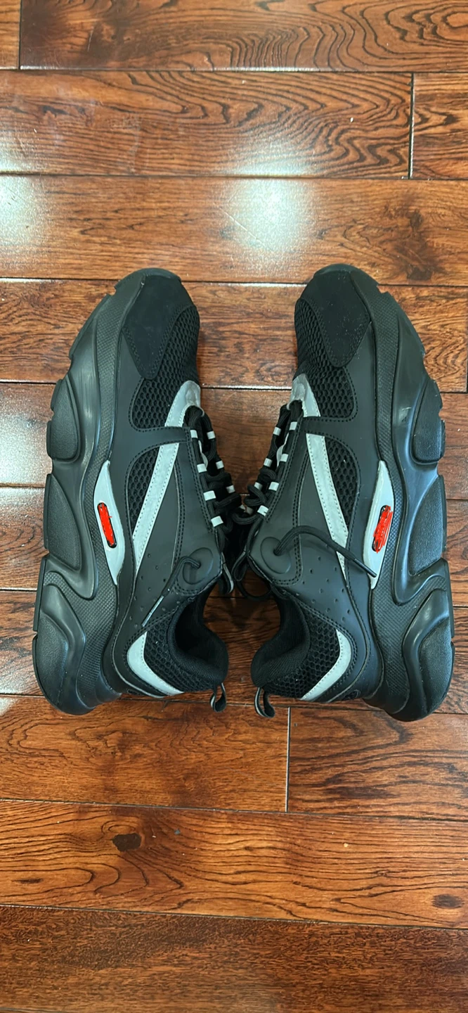 B22 black shoes
