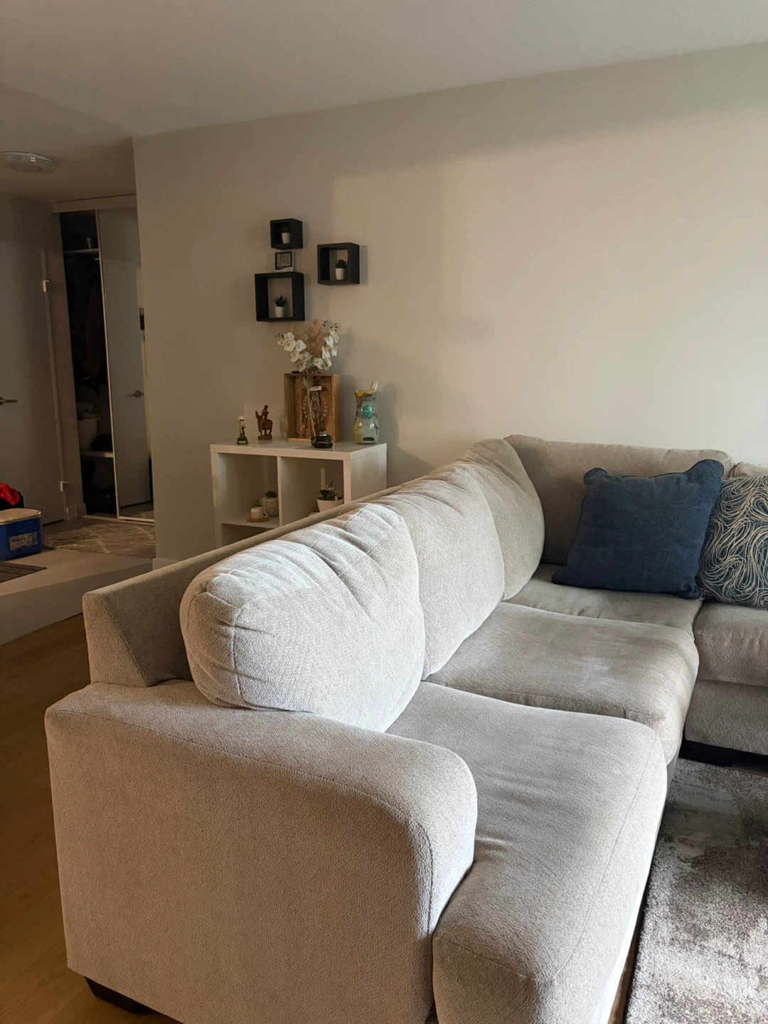 L-Shaped Sectional Sofa with Chaise - photo 4