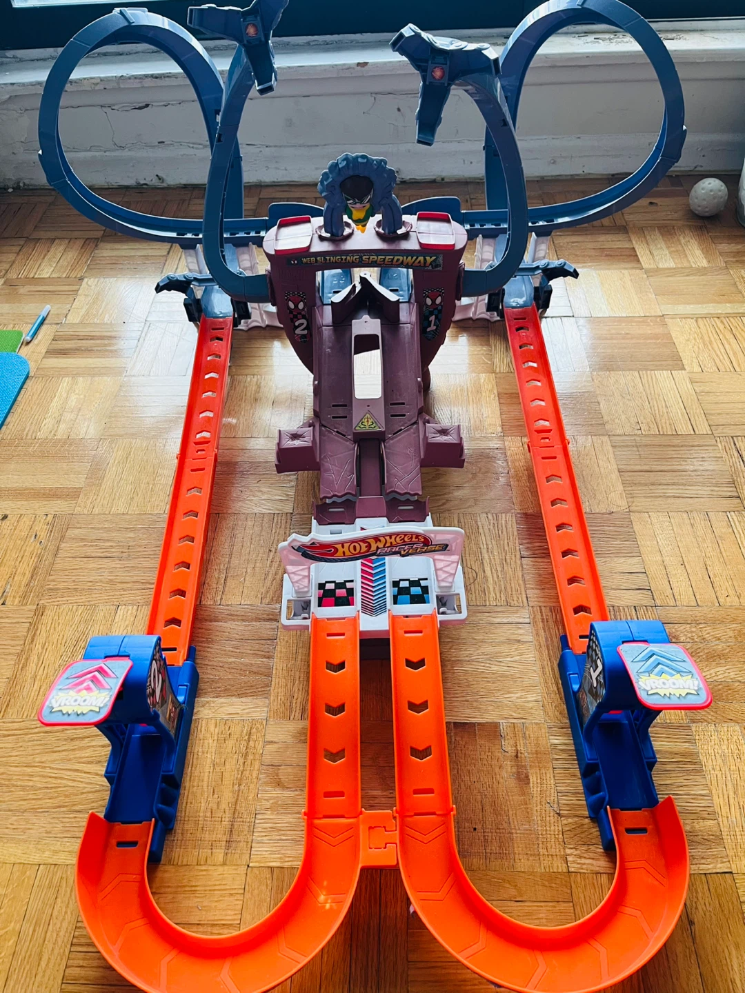 Hot Wheels Marvel Spider-Man Versus Spider-Man Speedway Play Set