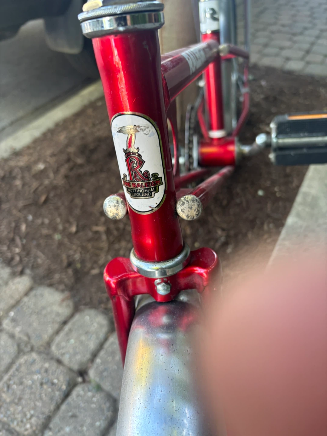 Red Raleigh Chopper Cyclone Bicycle - photo 3