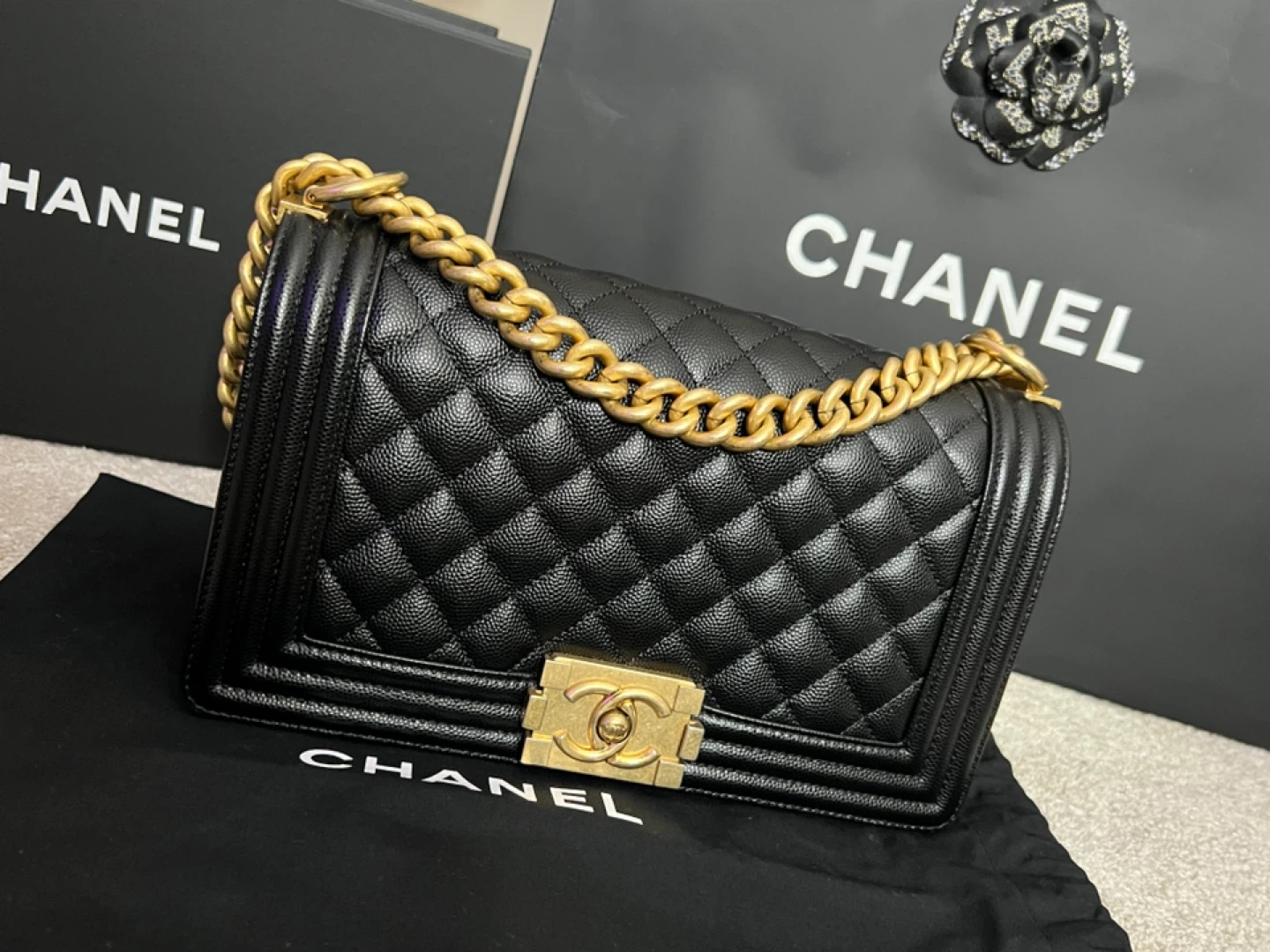 Chanel Caviar Boy Bag Medium GHW - photo 2