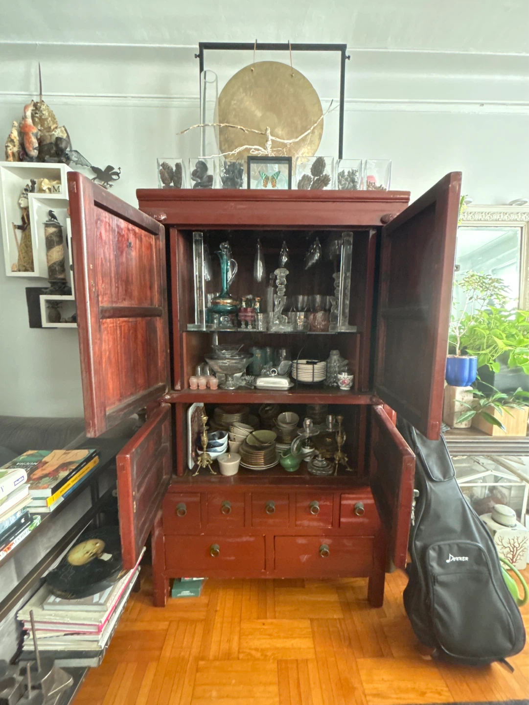 Red Lacquer Storage Cabinet for Glassware & China - photo 2