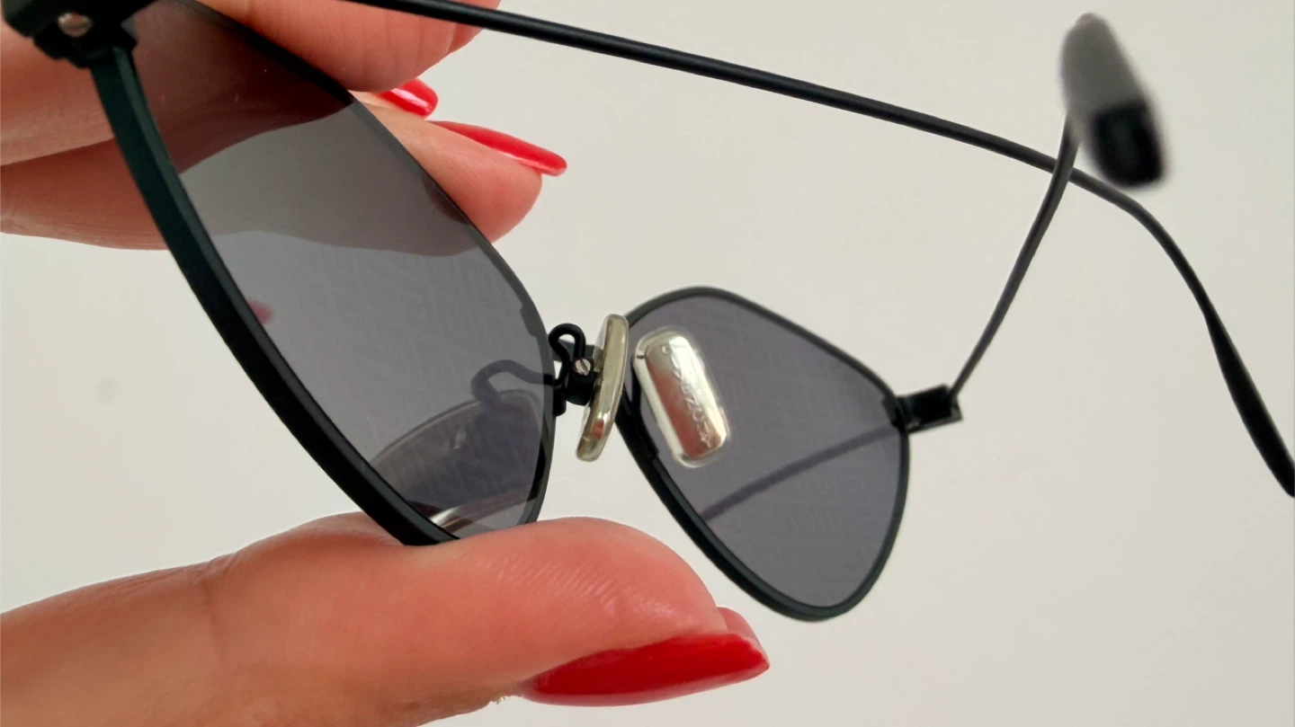 Givenchy GV40040U Sunglasses – Luxury Designer Frame - photo 3