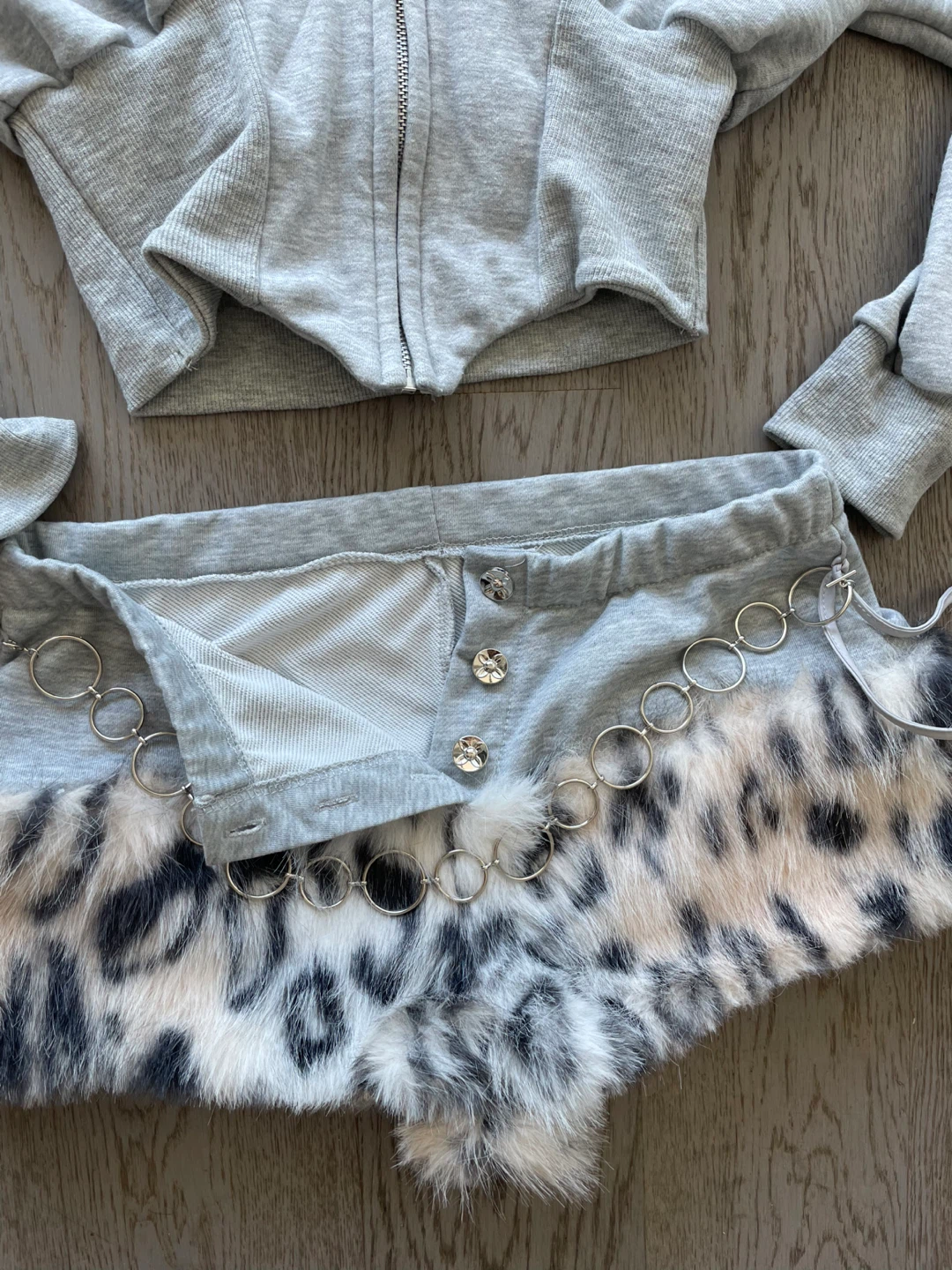 ROMWE Grey Faux Fur Trim Hooded Jacket & Shorts Set - photo 3