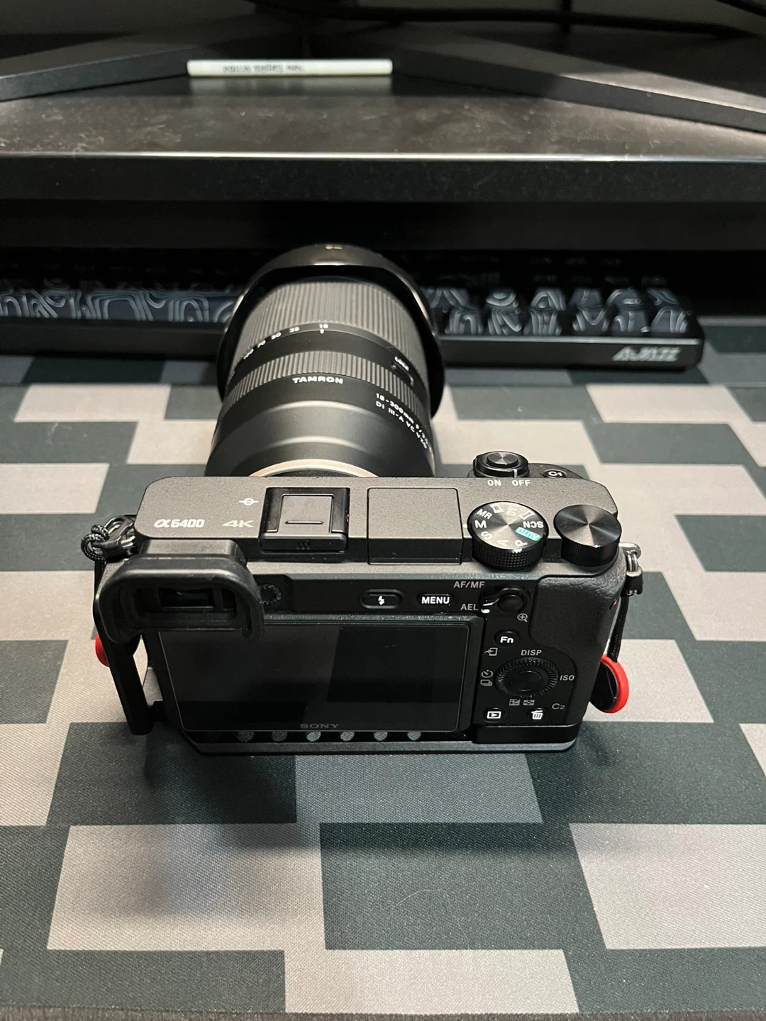 Sony a6400 with tamron 18-300mm low shutter count - photo 3