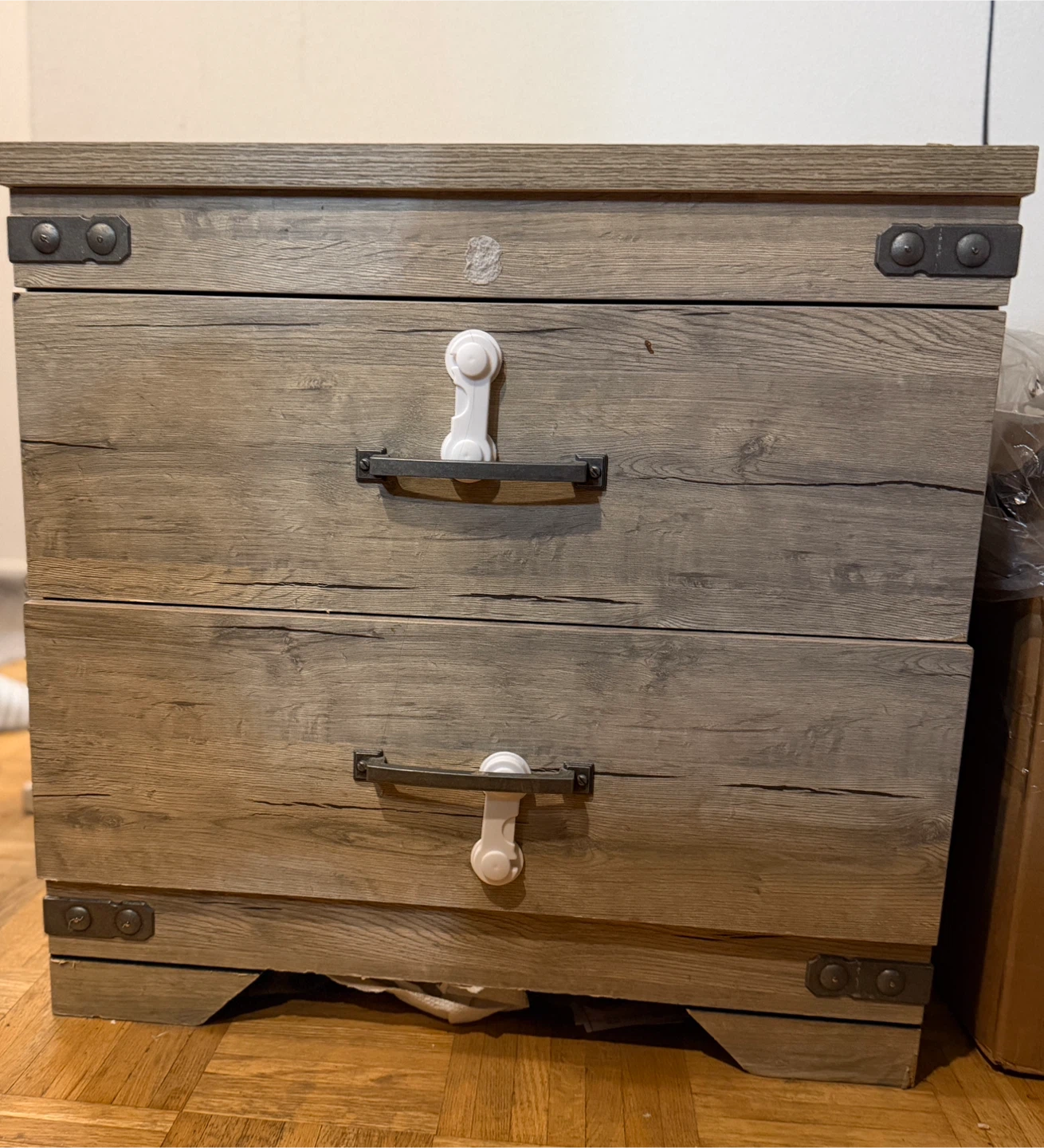 Night stand / Chest Drawers