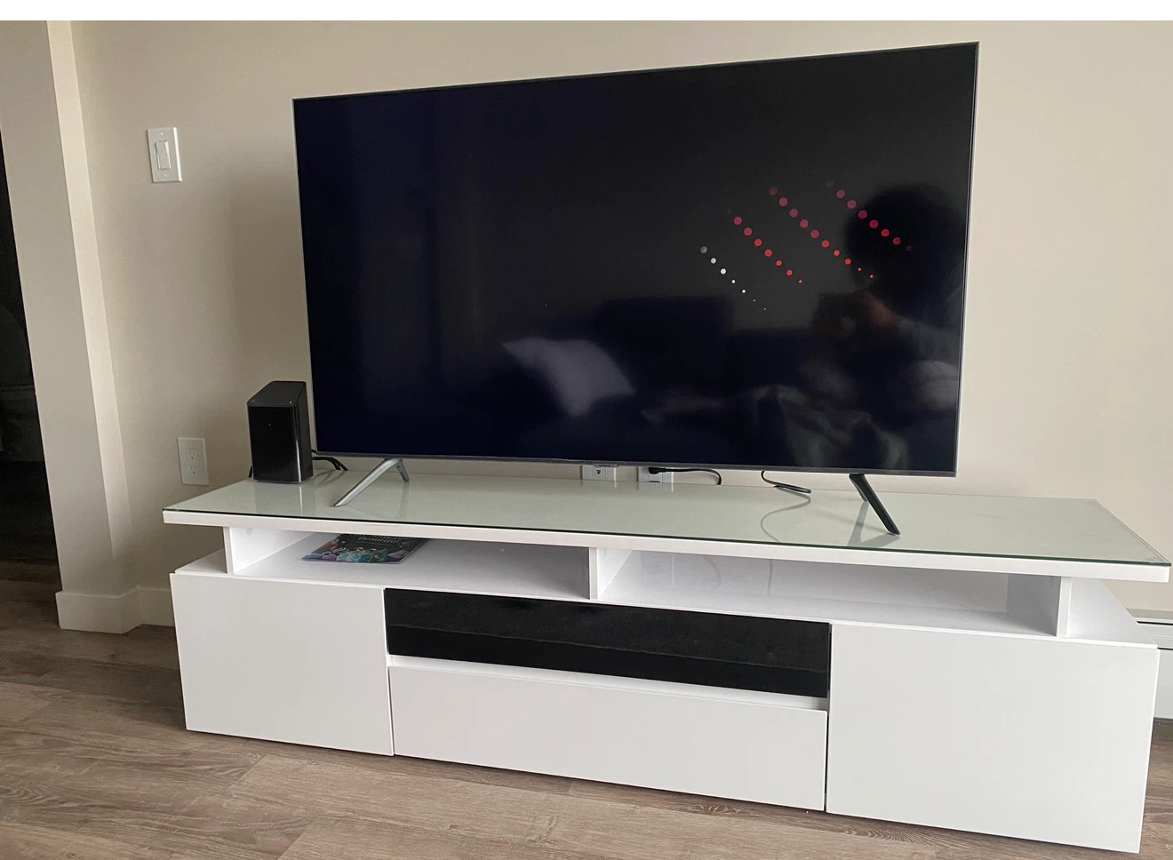 55” SAMSUNG SMART TV + TV STAND