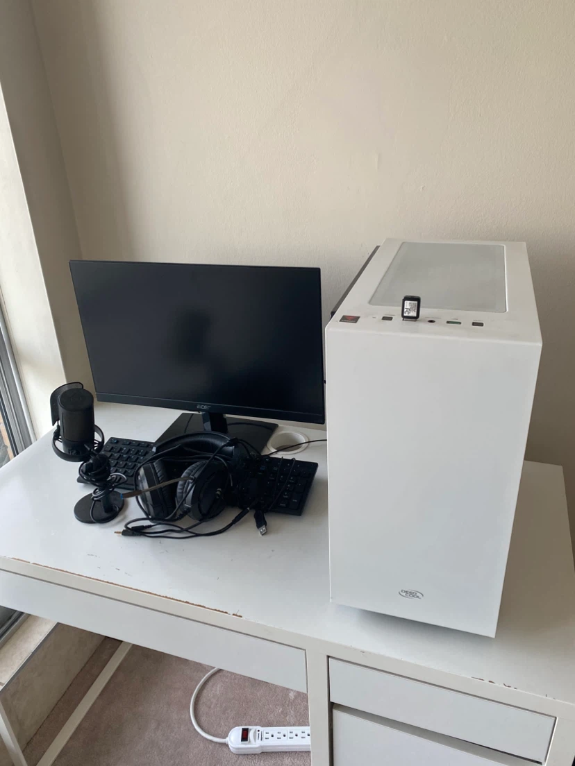 Armoury Gaming PC, Asus Monitor, Mic, Headphones