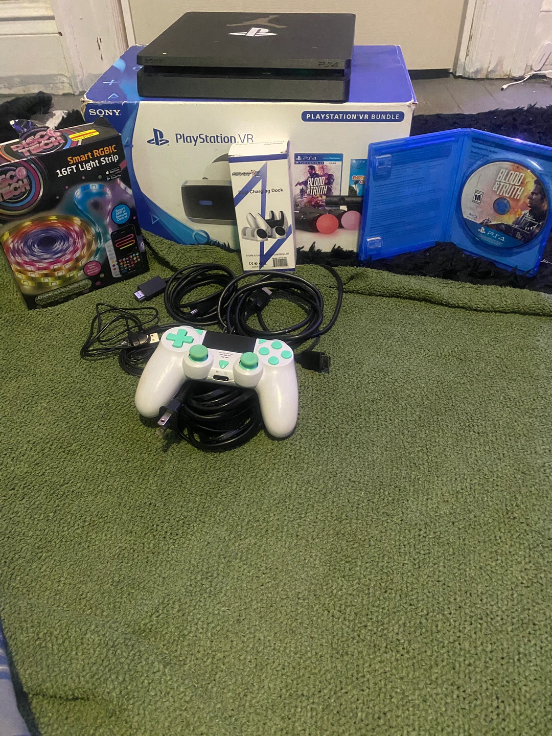 PS4 Slim 500GB + Complete PSVR Bundle. Everything works perfect.