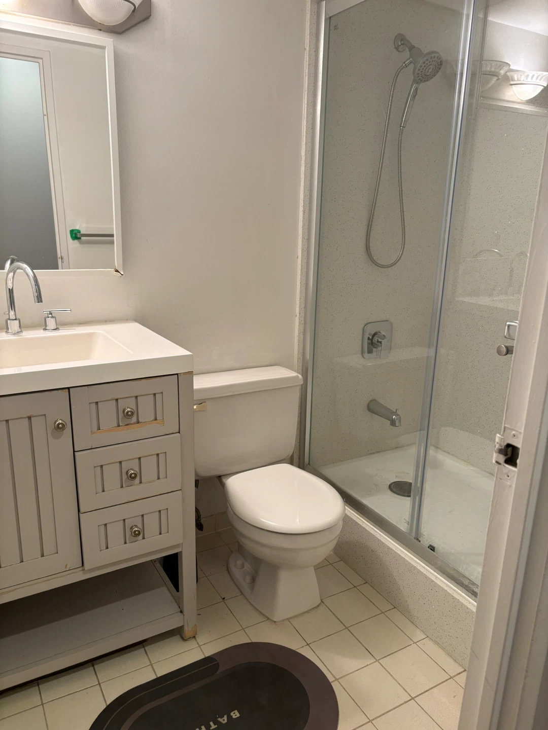 Private bedroom for rent - photo 3