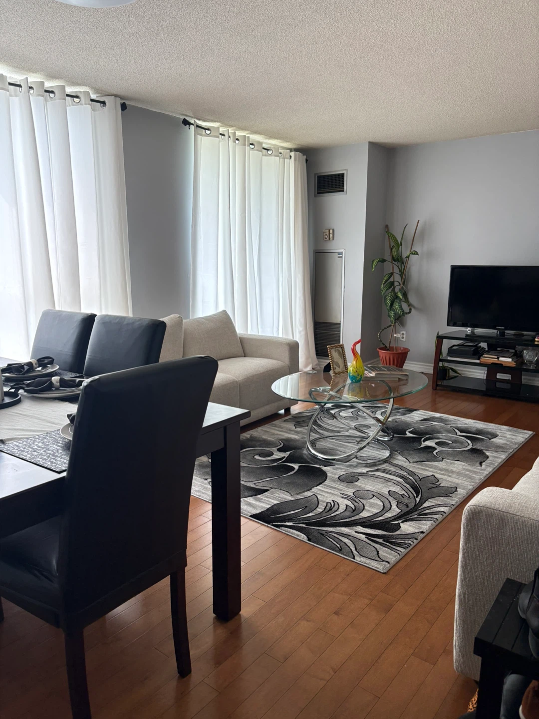 Private bedroom for rent - photo 2