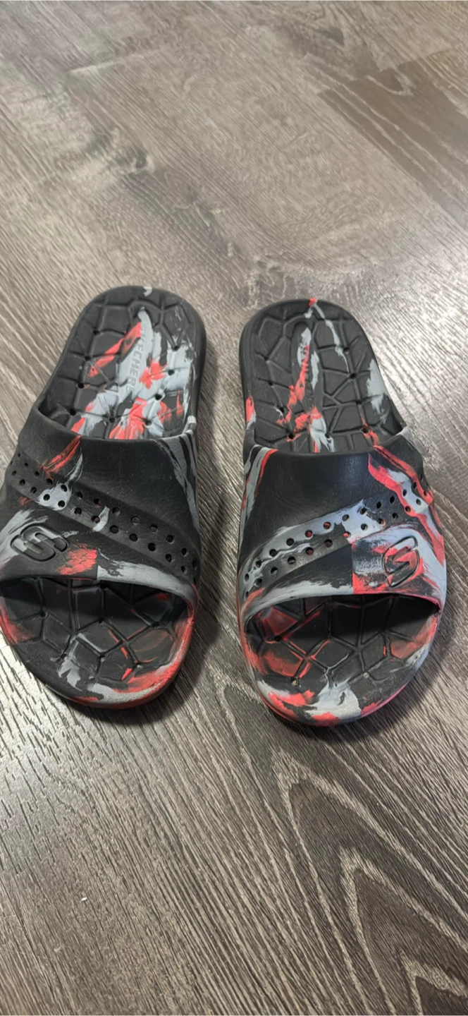 Skechers Kids Camo Slide Sandals | Youth Size Fits 8–10 Years - photo 2