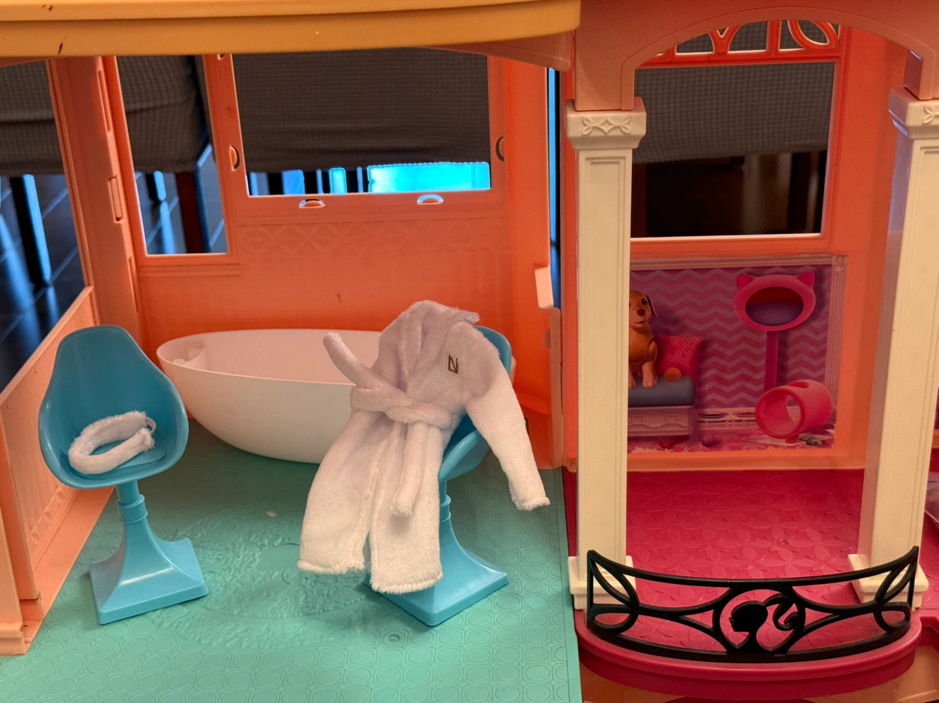 Barbie Dreamhouse Dollhouse with Accessories - photo 5