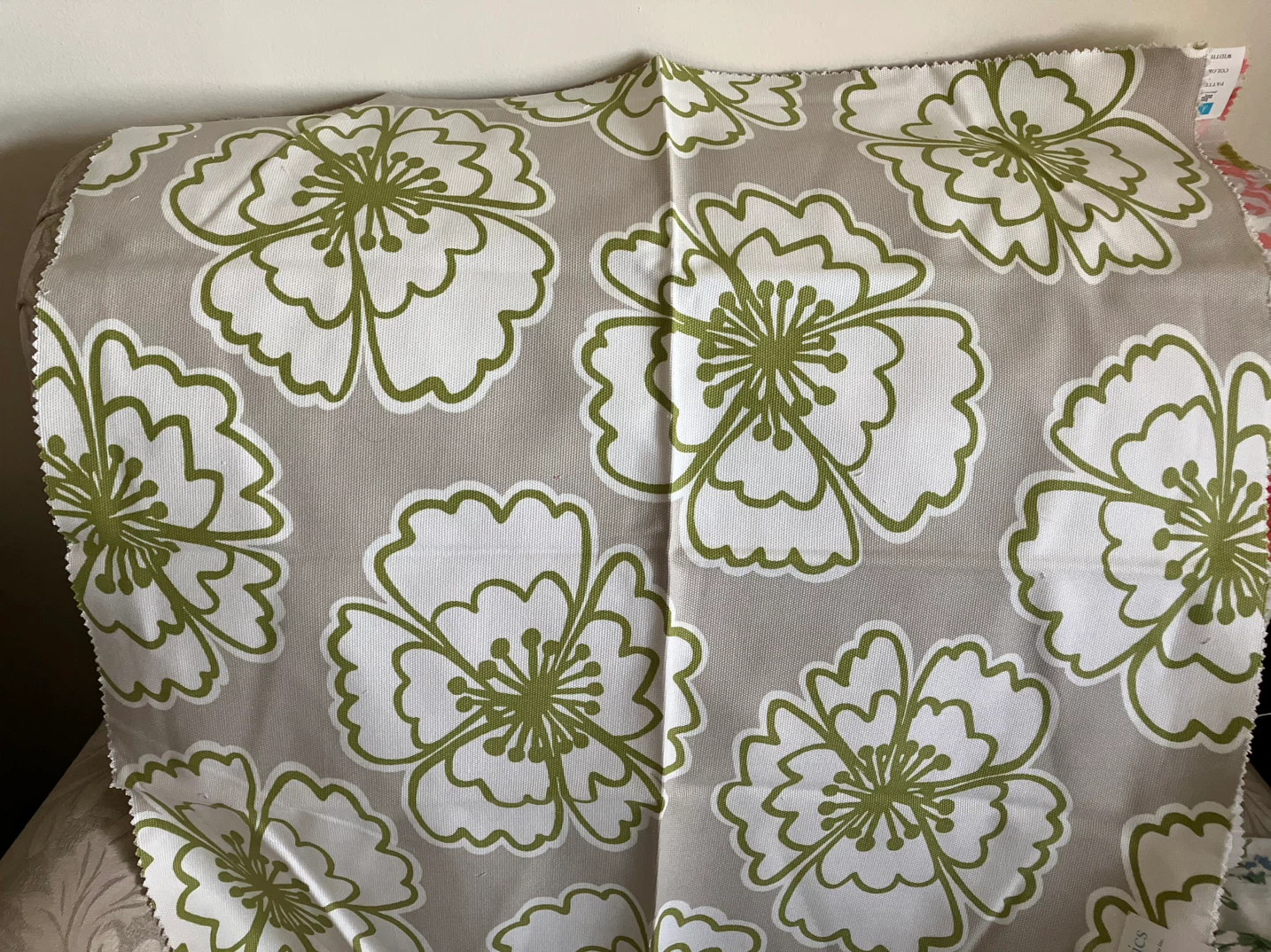 Floral Fabric Remnant - photo 2