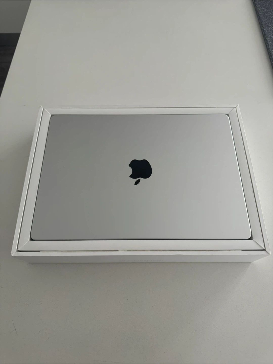 Apple MacBook Pro M3 14" (2023) — 8GB RAM / 512GB Storage - photo 2