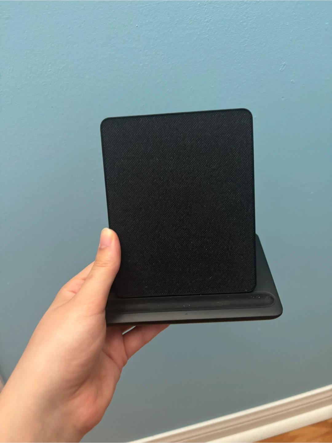 Black Charging Stand for Kindle