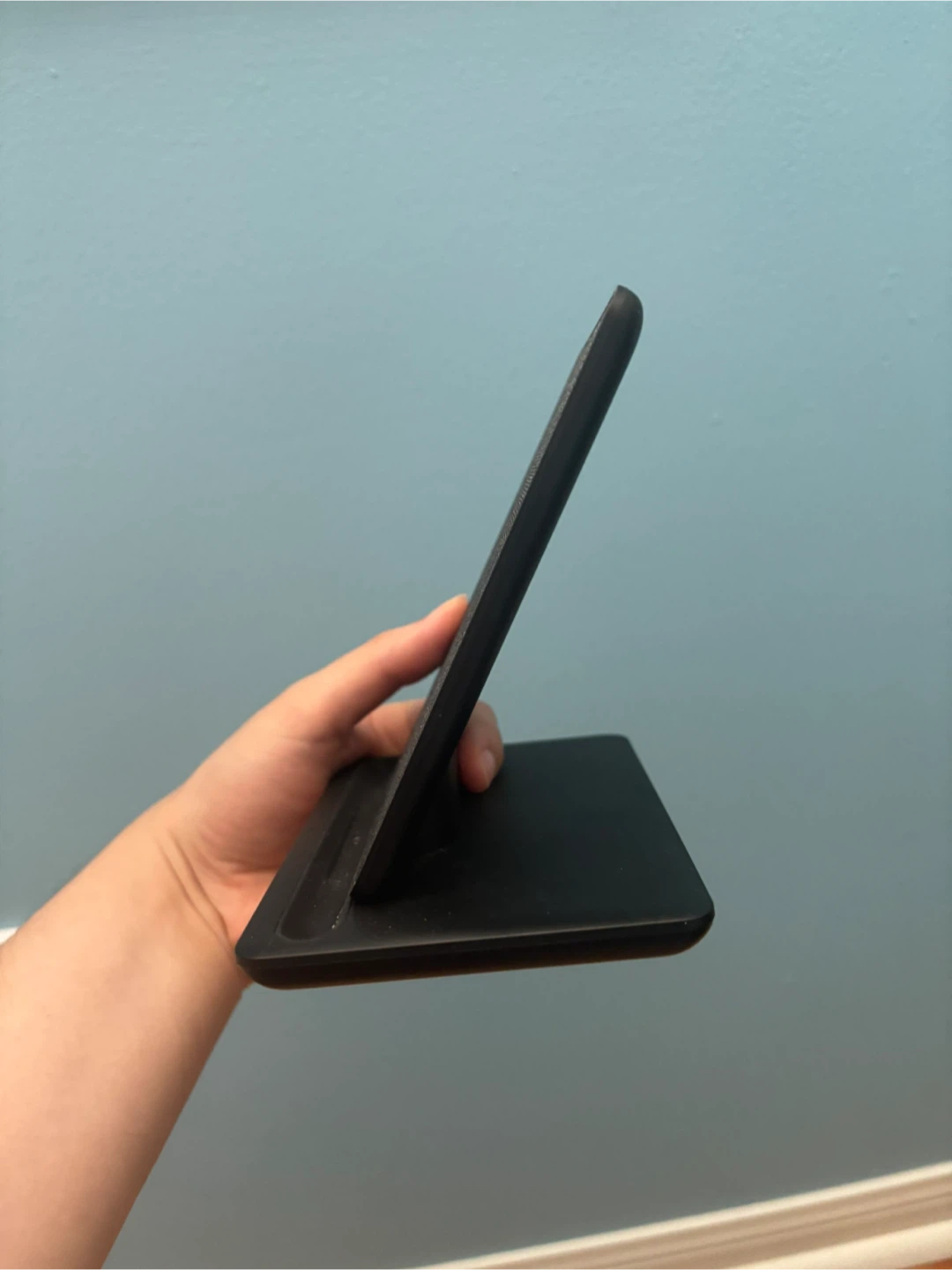 Black Charging Stand for Kindle - photo 2