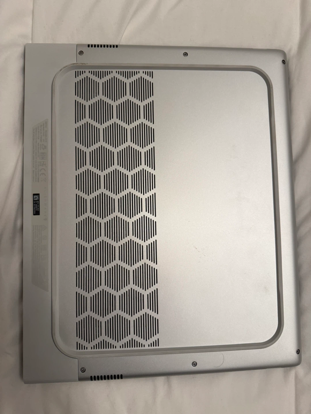 Alienware X14 R2 | RTX 4050 | i7-13620H | 16GB RAM | 1TB SSD - photo 3