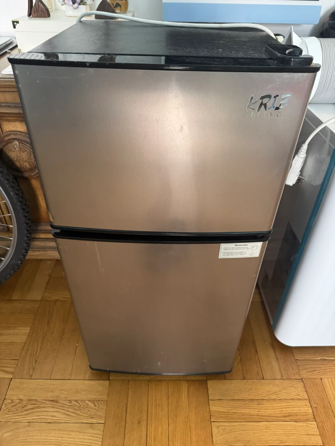KR12 Bling Mini Fridge & freezer - photo 2
