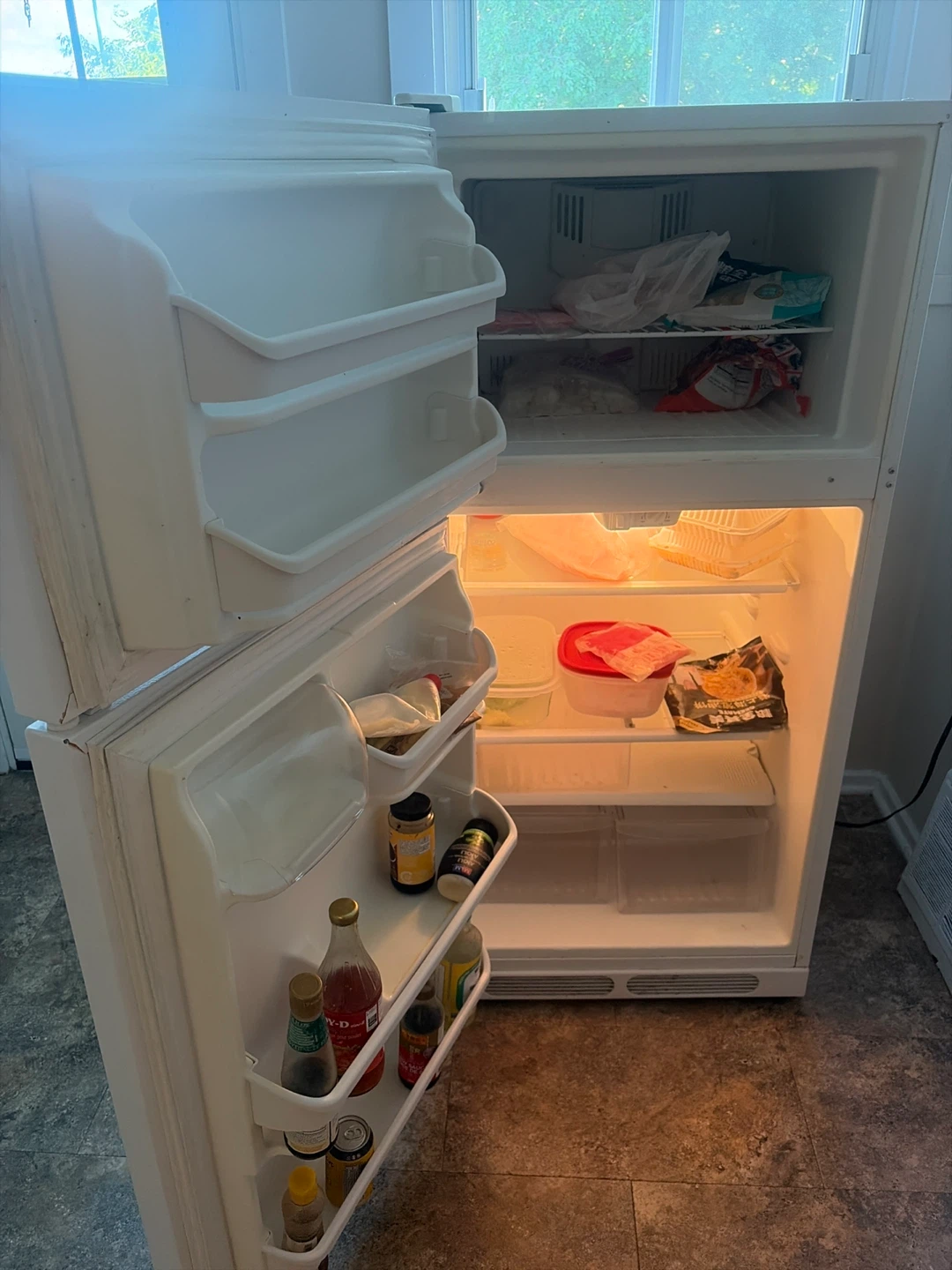 Frigidaire Refrigerator - photo 3