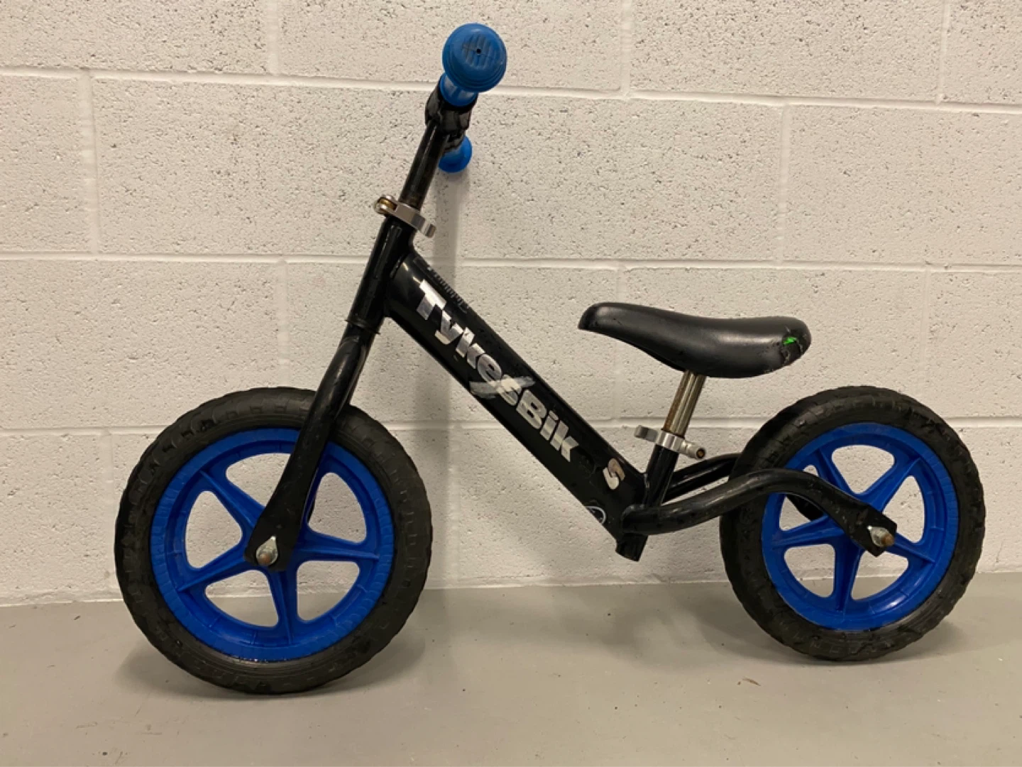 Tyke Bikes Balance Bike - Black and Blue