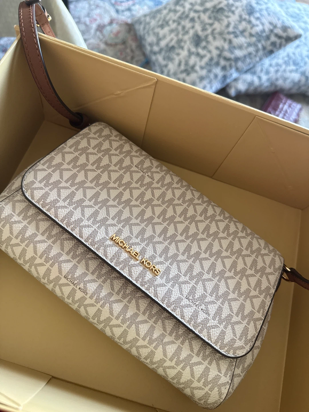 Michael Kors Crossbody Bag – Excellent Condition 🤍