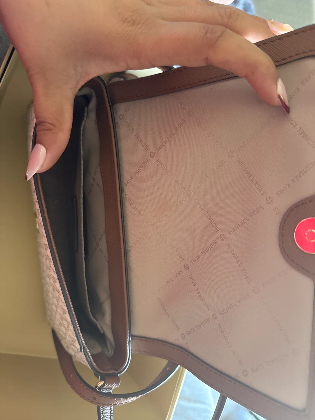 Michael Kors Crossbody Bag – Excellent Condition 🤍 - photo 3