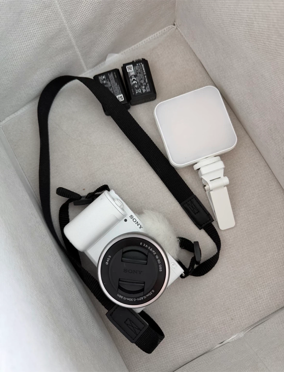 White Sony Alpha a6100 Mirrorless Camera Kit