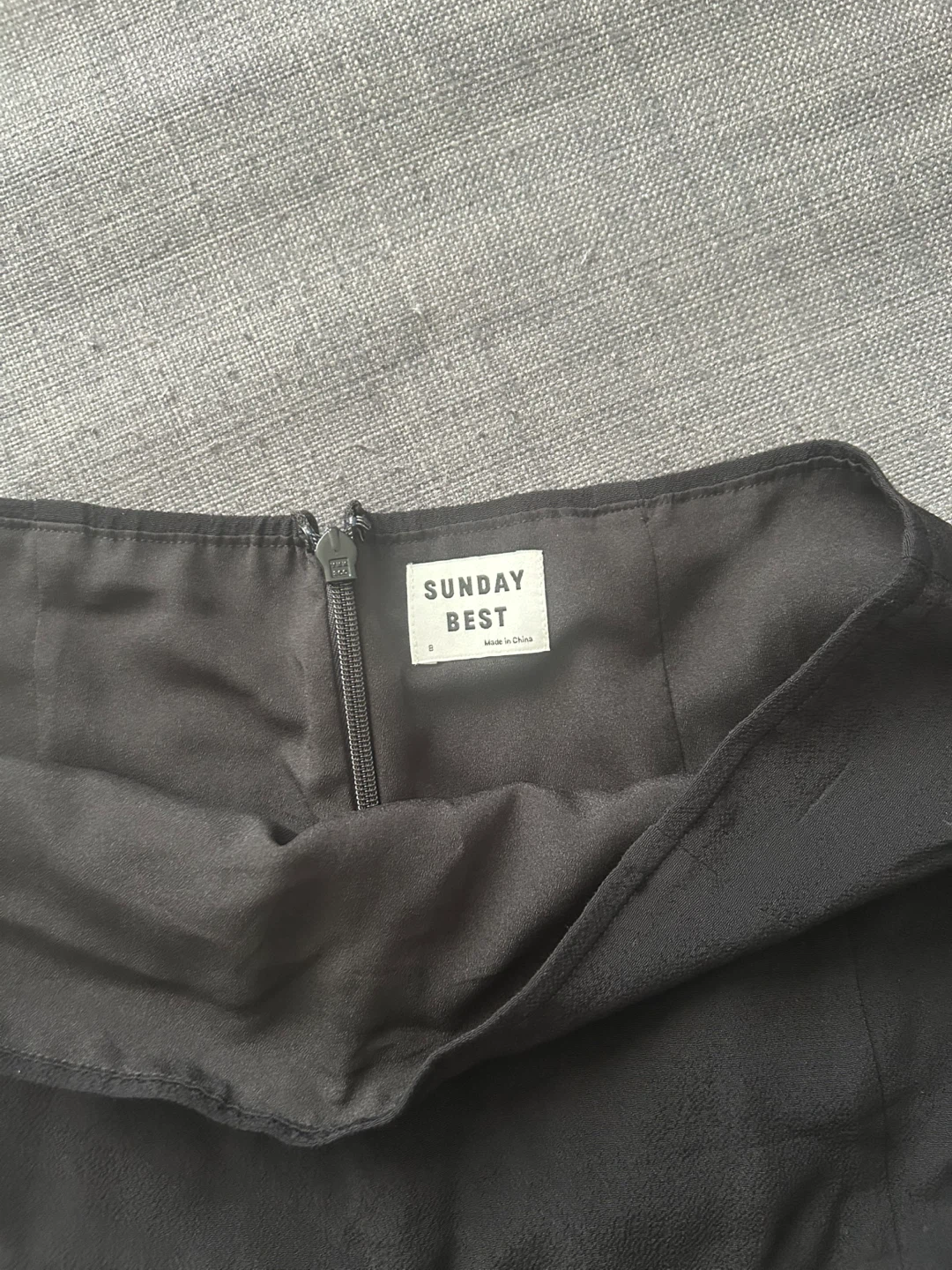 Aritzia SUNDAY BEST Black Skirt with Slit - photo 2