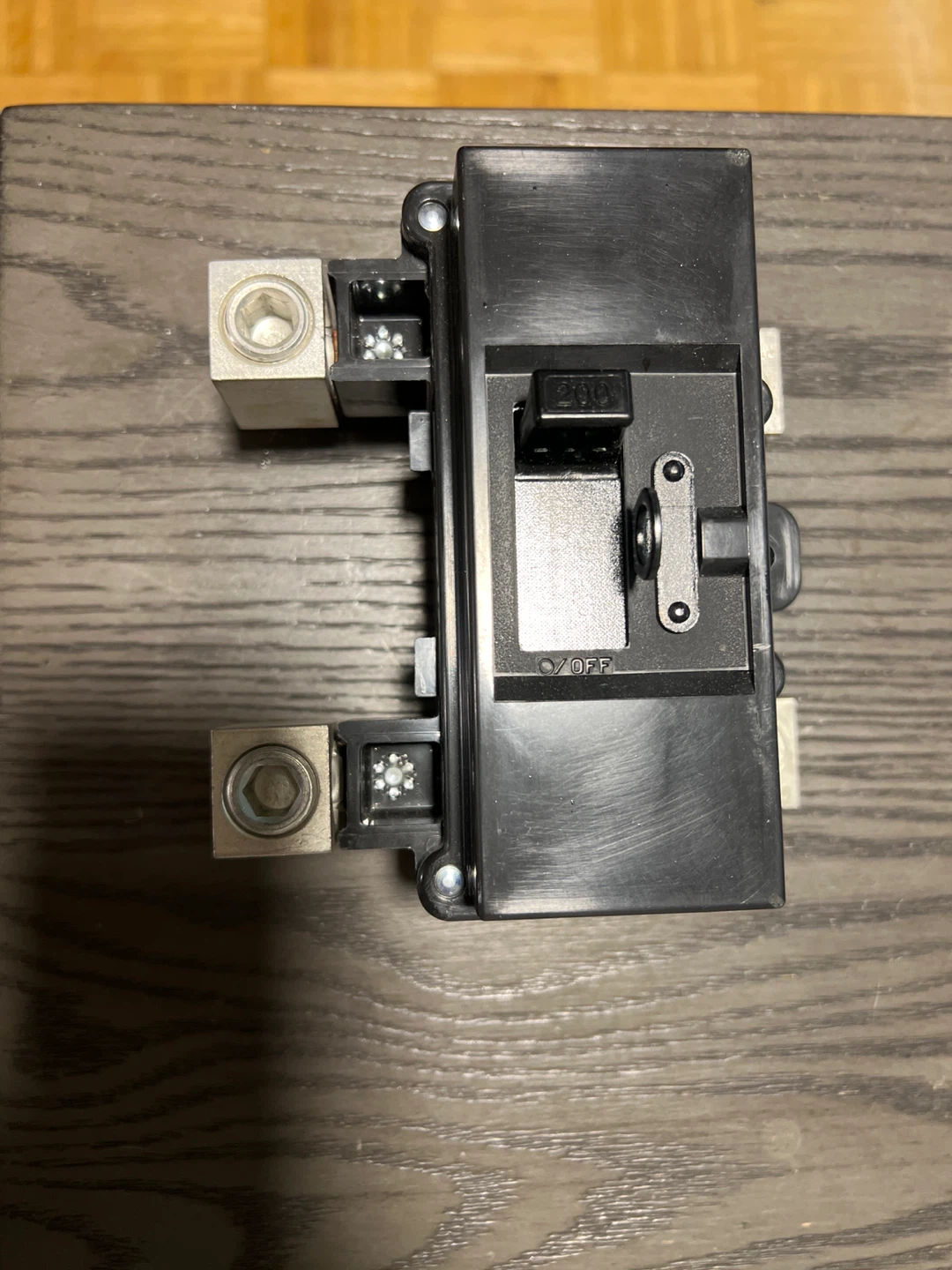 Square D QOM2200VHL Circuit Breaker