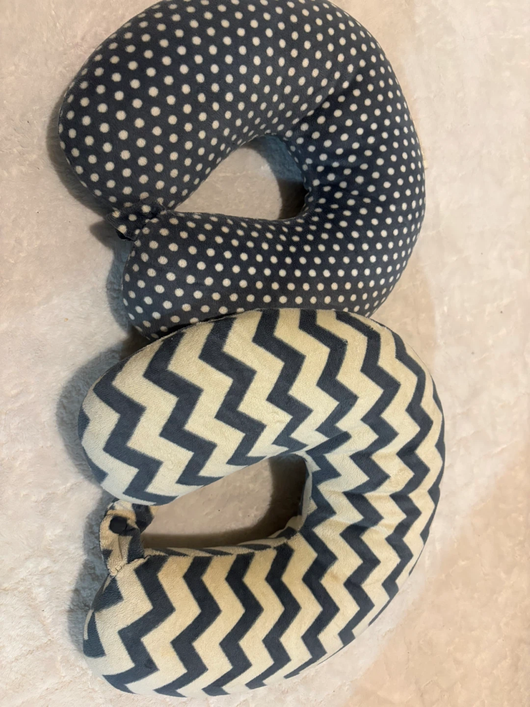 Set of 2 Travel Pillows