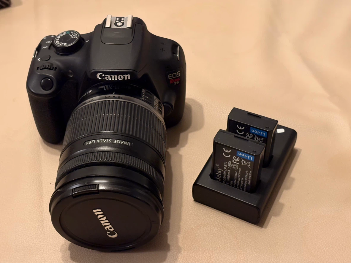 Canon EOS Rebel T5 DSLR & Canon 18-200mm IS Lens