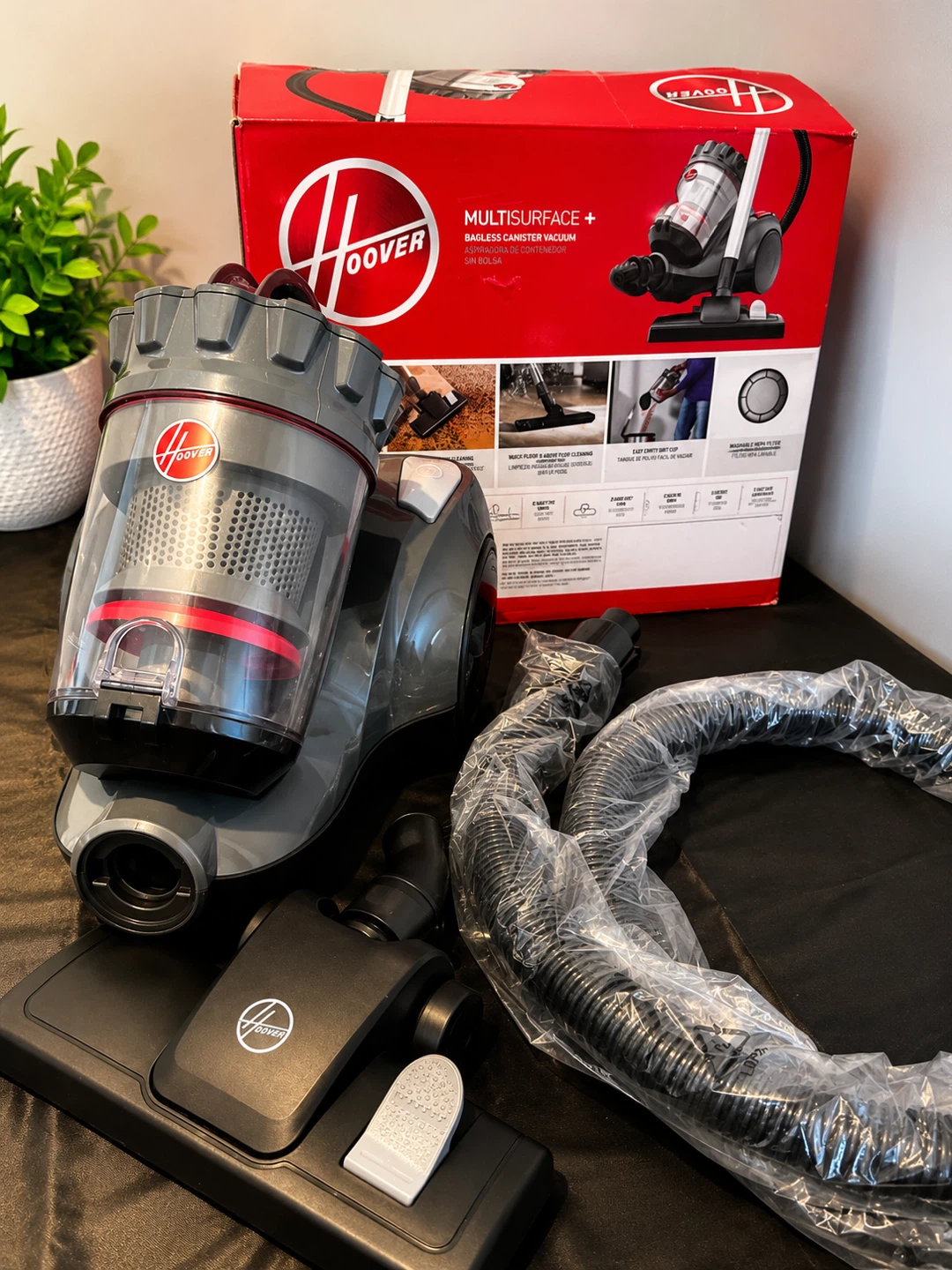 Hoover Multisuurface + Bagless Canister Vacuum