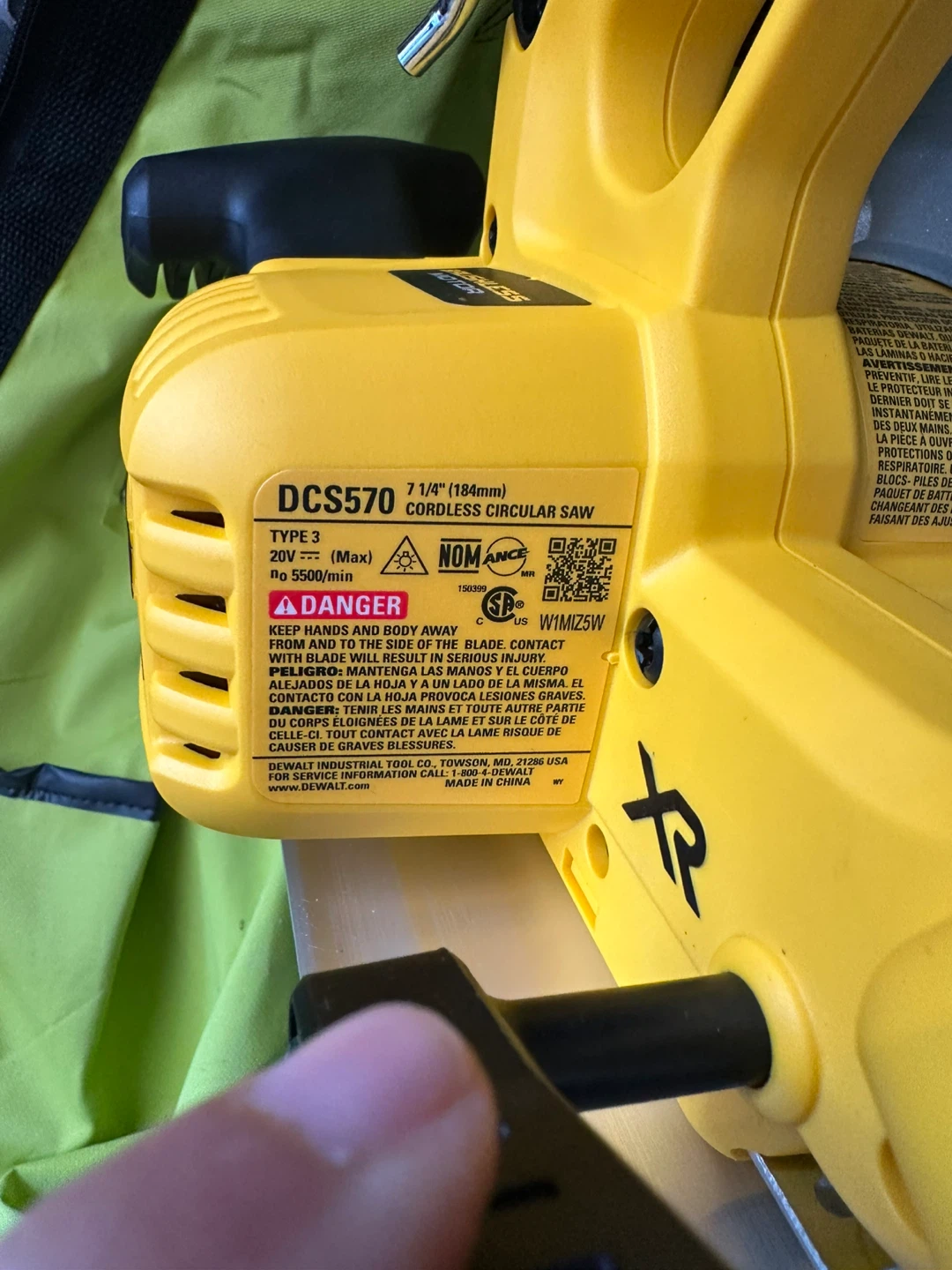 DEWALT DCS570 7 1/4" Cordless Circular Saw - photo 3