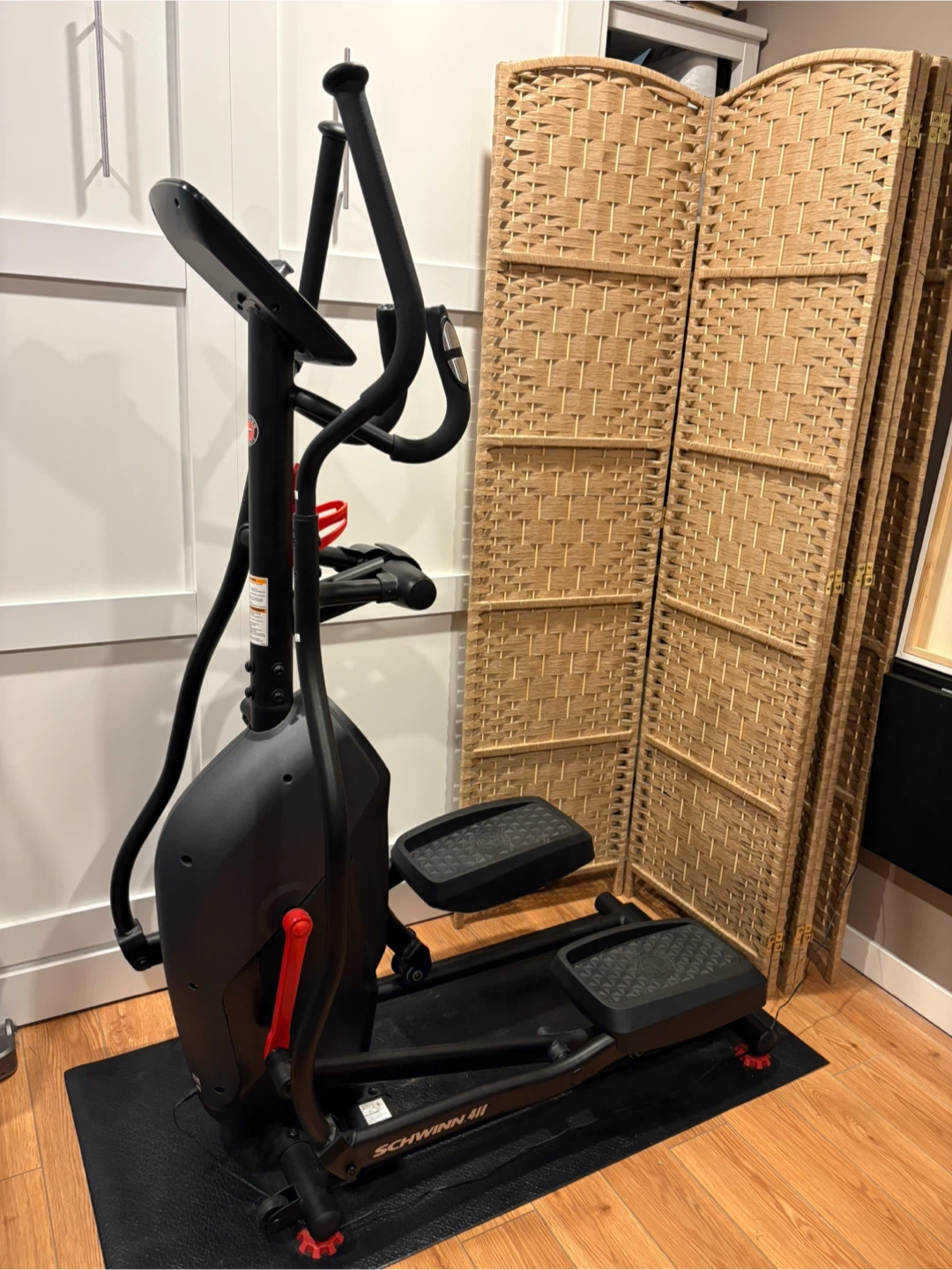 Schwinn 411 Elliptical  (like new)
