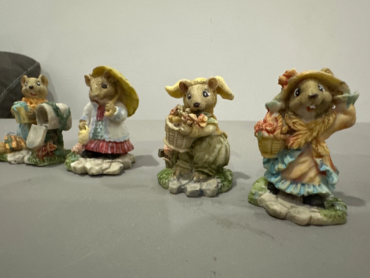 Set of 4 charming mouse figurines - Collectible Resin - photo 5