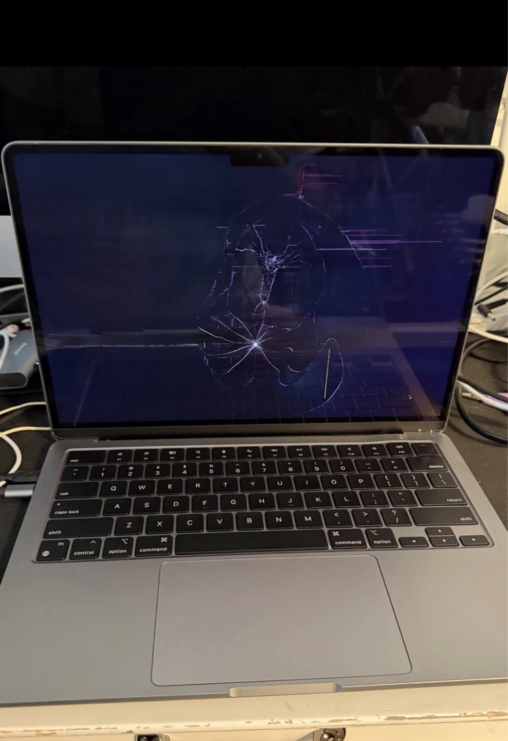 MacBook Air M2 13.6” 8GB 256GB Space Gray BROKEN SCREEN
