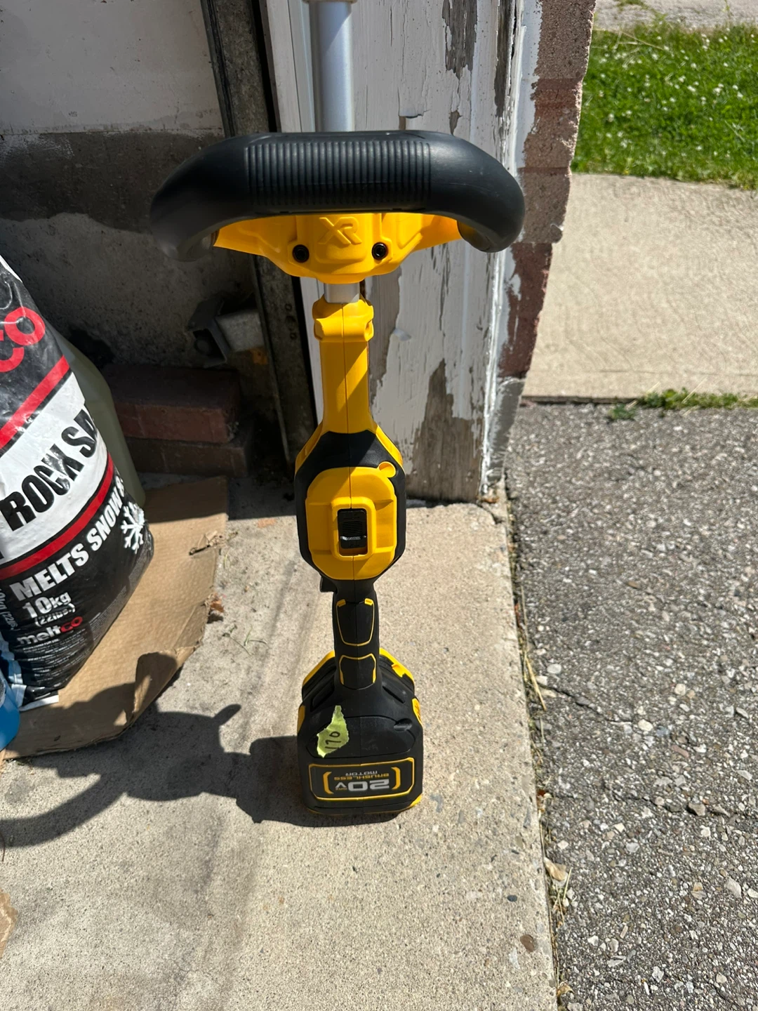 DeWalt DCST922 String Trimmer - photo 2