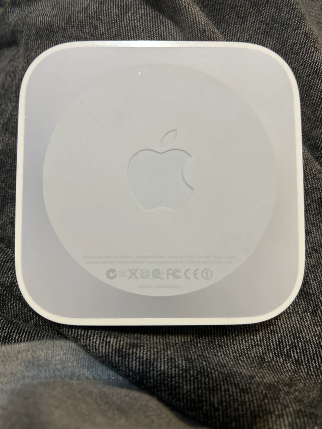 Apple AirPort Express 802.11n (2nd Gen) - photo 2