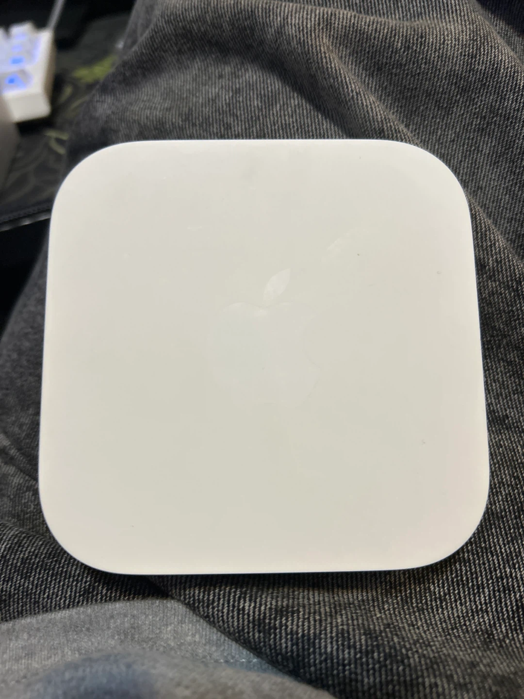 Apple AirPort Express 802.11n (2nd Gen) - photo 3