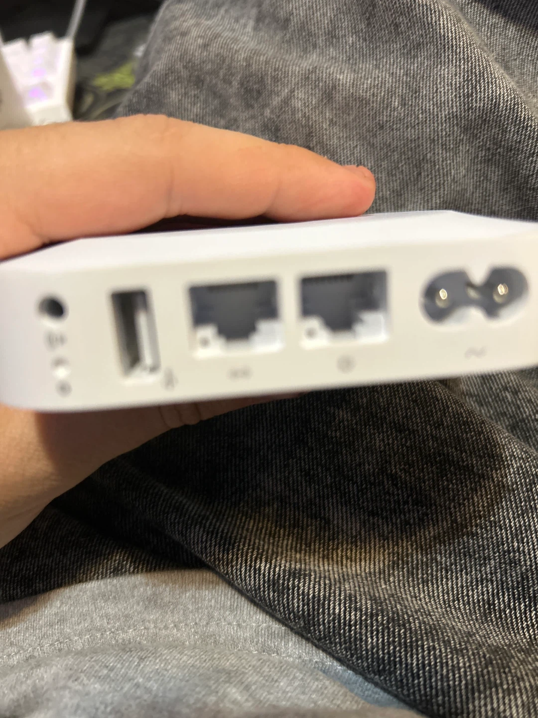Apple AirPort Express 802.11n (2nd Gen) - photo 4