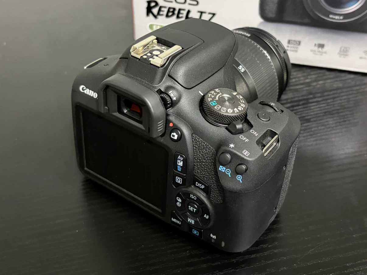 Canon EOS Rebel T7 DSLR Camera Kit + MegaGear Case - photo 3